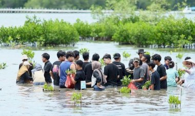 Religious sisters stand with flood-affected coastal communities in Indonesia